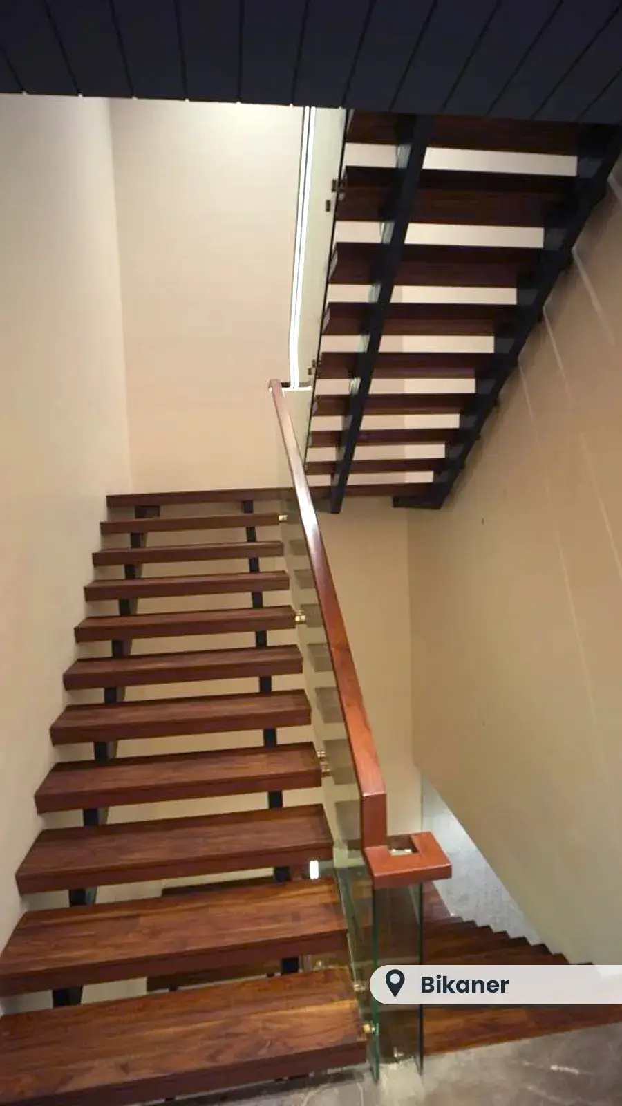 Two-level wooden staircase with glass balustrade, Bikaner